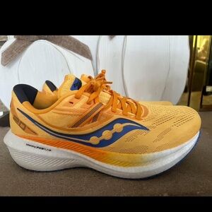 Women’s Saucony Triumph 20 size 10.5 Like New